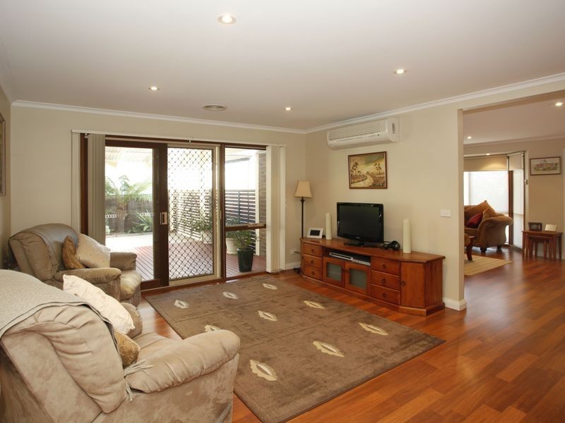 2 Daniel Court, Pakenham VIC 3810