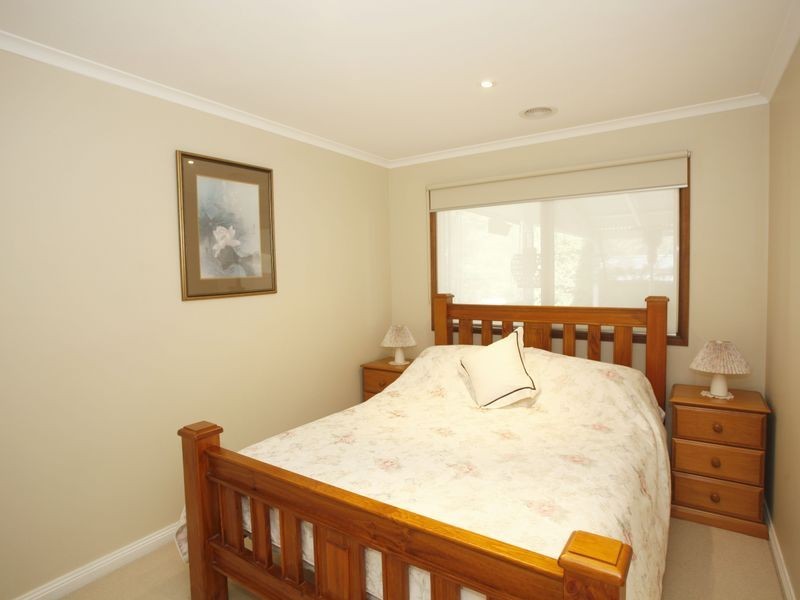 2 Daniel Court, Pakenham VIC 3810