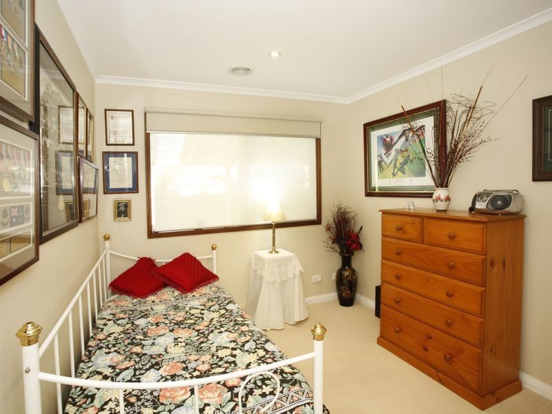 2 Daniel Court, Pakenham VIC 3810