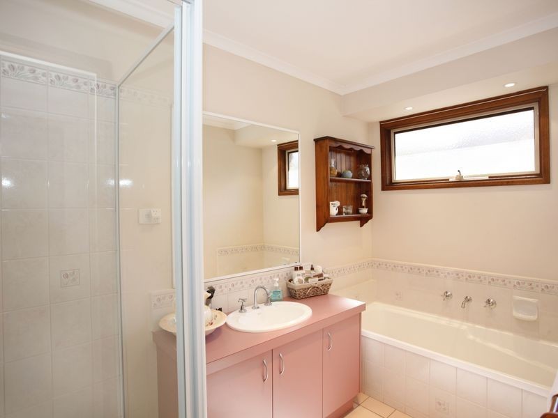 2 Daniel Court, Pakenham VIC 3810