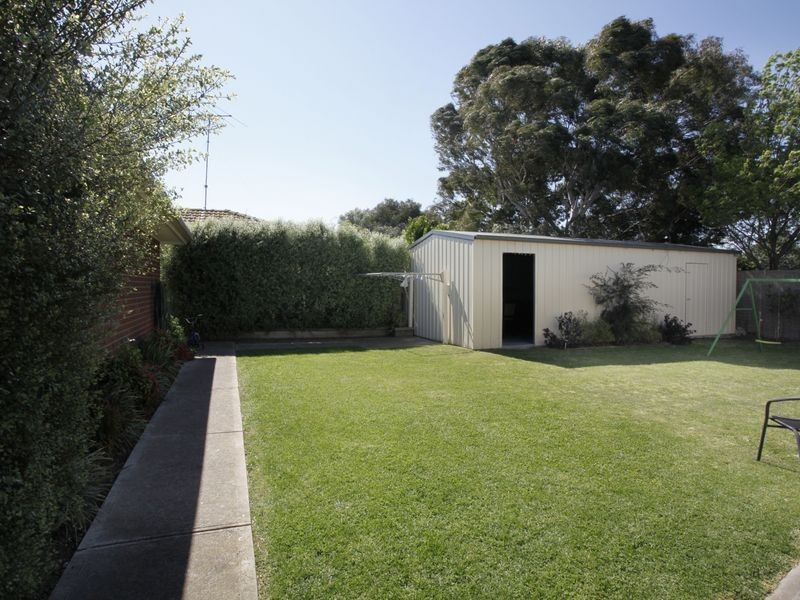 2 Daniel Court, Pakenham VIC 3810