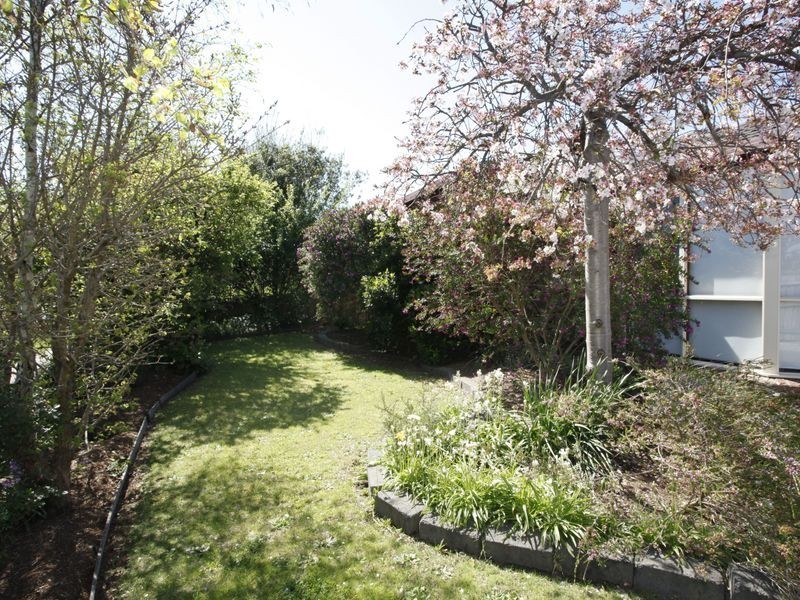 2 Daniel Court, Pakenham VIC 3810