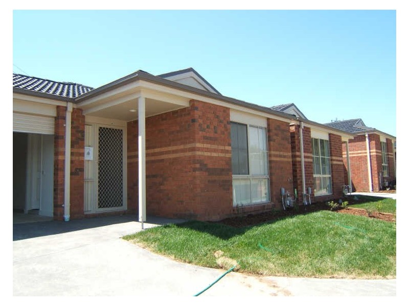 8/11 Renlik Court, Pakenham VIC 3810
