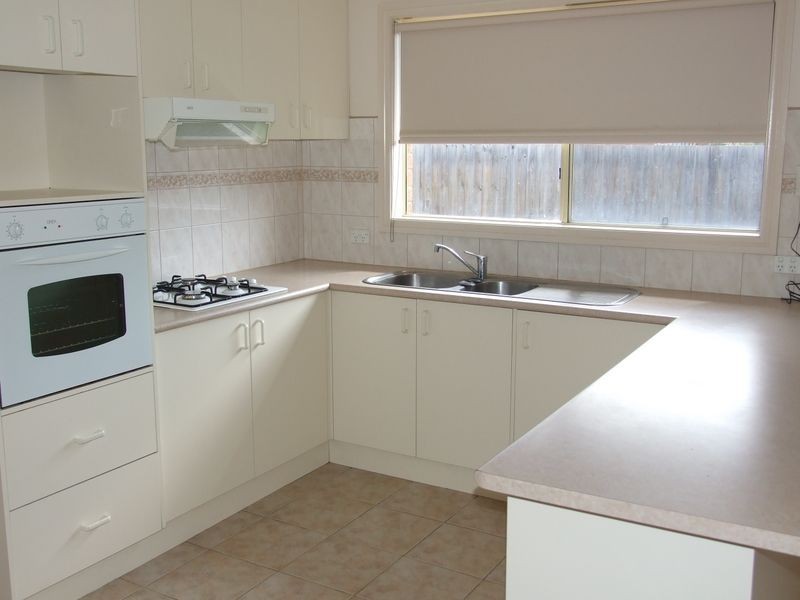 19 Osborn Grove, Pakenham VIC 3810