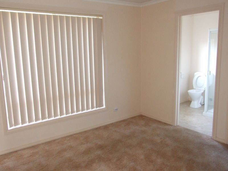 19 Osborn Grove, Pakenham VIC 3810