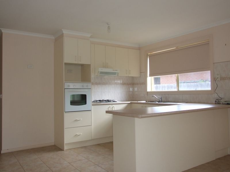 19 Osborn Grove, Pakenham VIC 3810