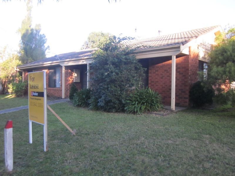 1 Wakenshaw Crescent, Pakenham VIC 3810