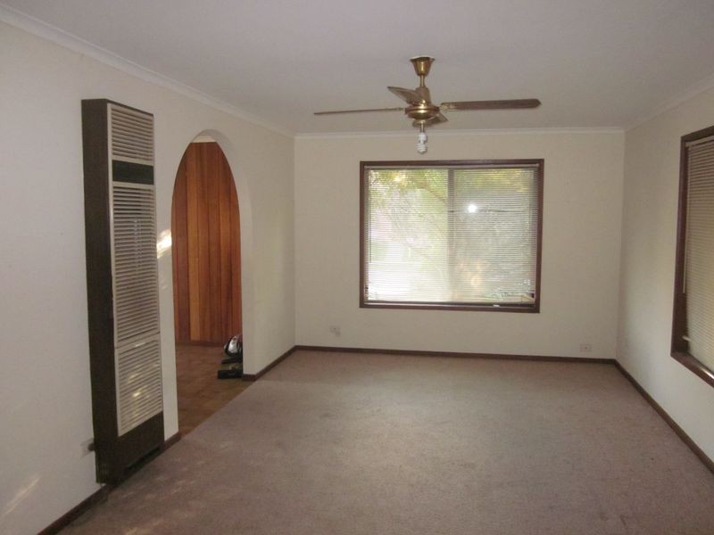 1 Wakenshaw Crescent, Pakenham VIC 3810