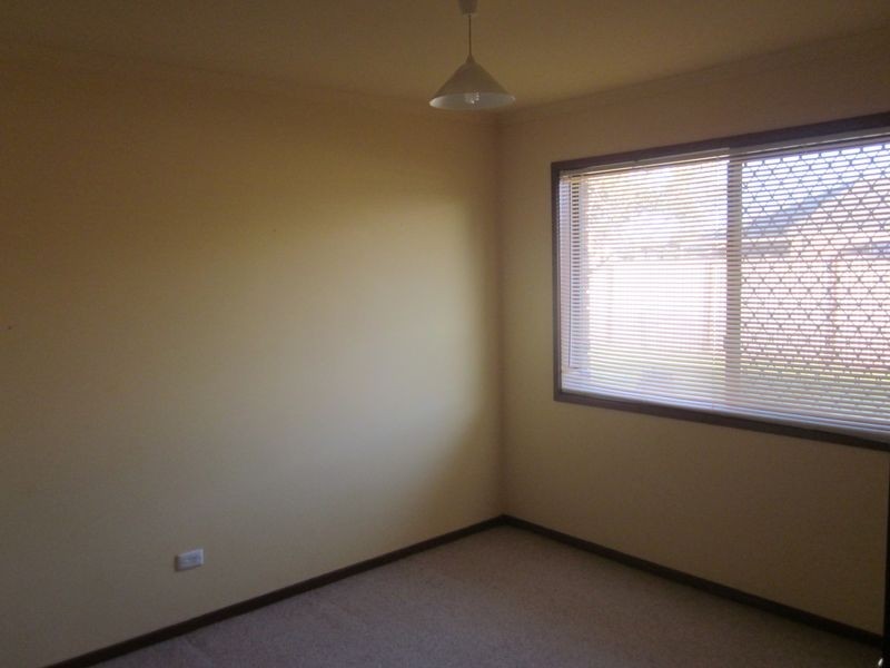 1 Wakenshaw Crescent, Pakenham VIC 3810