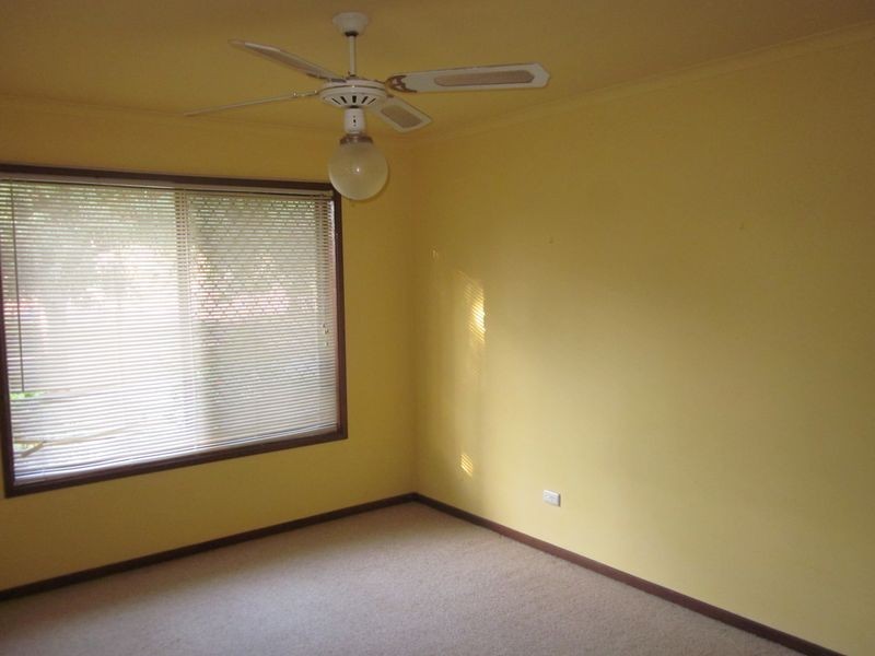 1 Wakenshaw Crescent, Pakenham VIC 3810