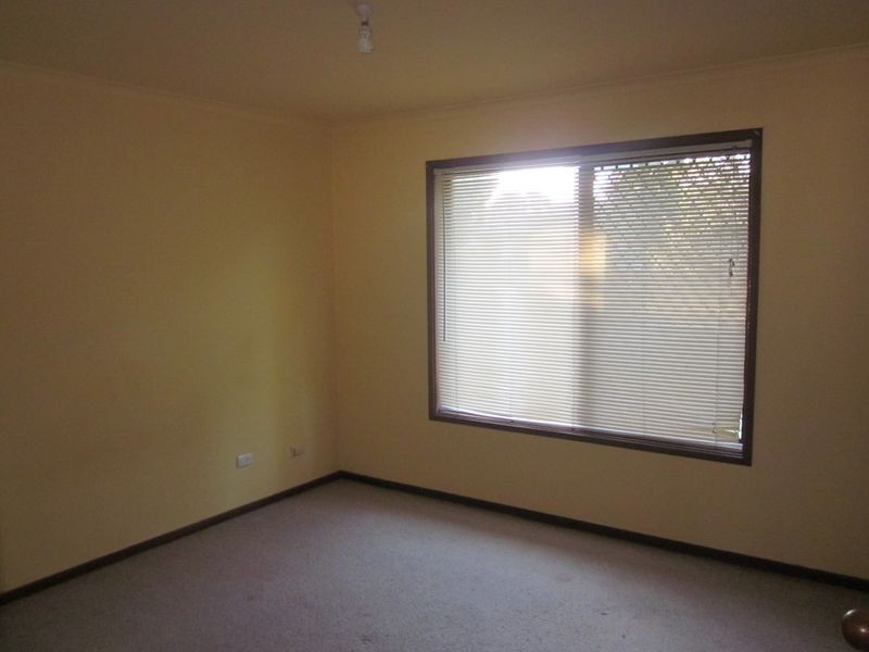 1 Wakenshaw Crescent, Pakenham VIC 3810