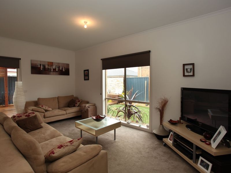 24 Mallee Circuit, Pakenham VIC 3810