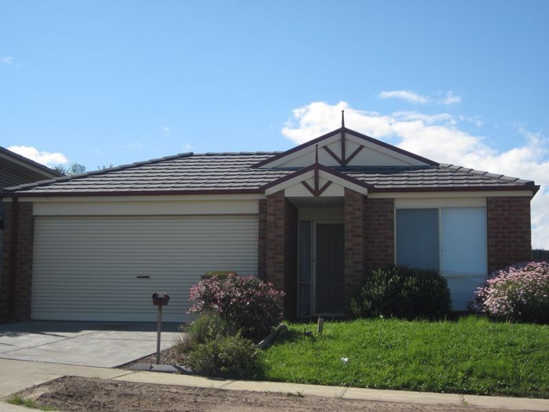 6 Ash Crescent, Pakenham VIC 3810