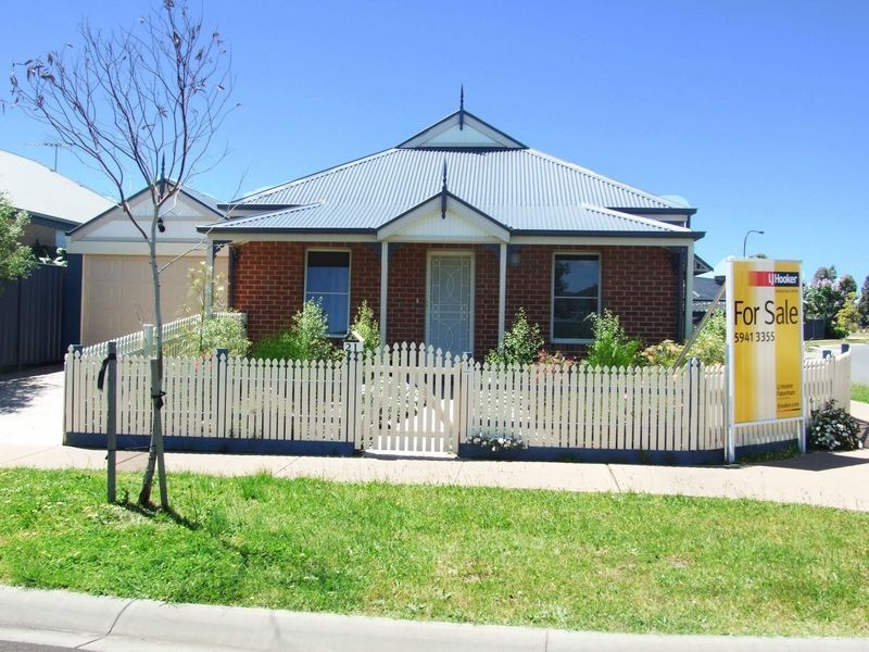21 Ironbark Circuit, Pakenham VIC 3810
