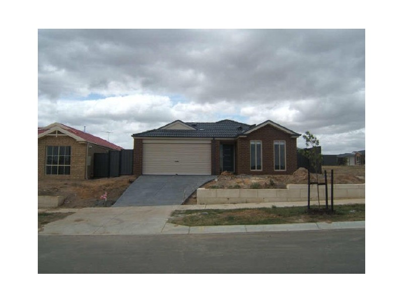 11 Caspian Chase, Pakenham VIC 3810