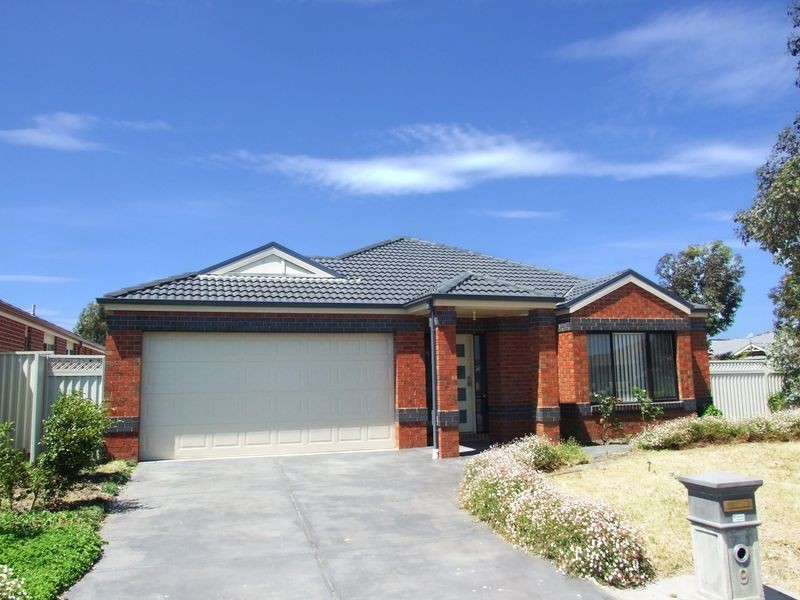 9 Wonboyn Close, Pakenham VIC 3810