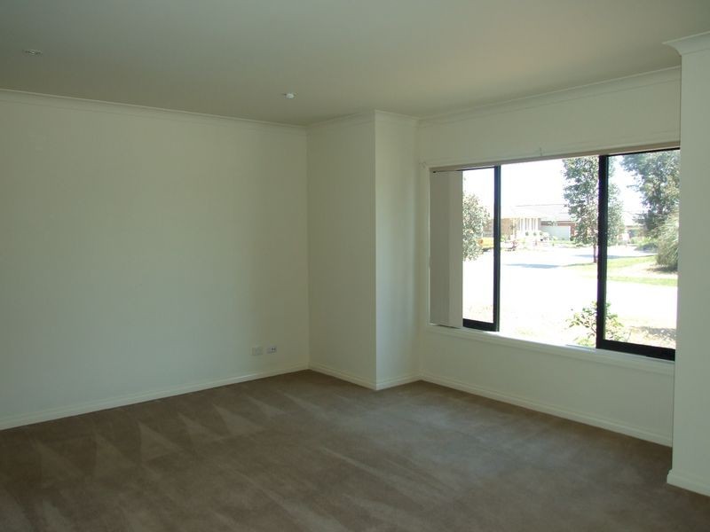 9 Wonboyn Close, Pakenham VIC 3810