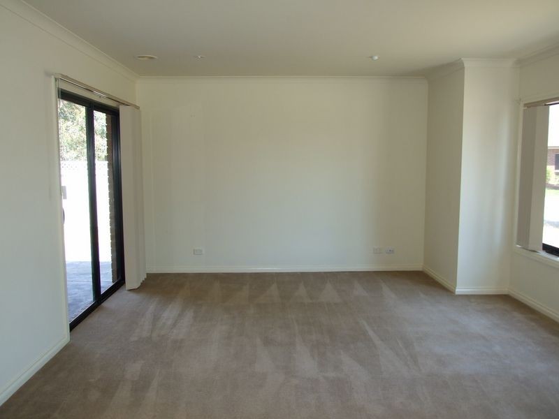 9 Wonboyn Close, Pakenham VIC 3810
