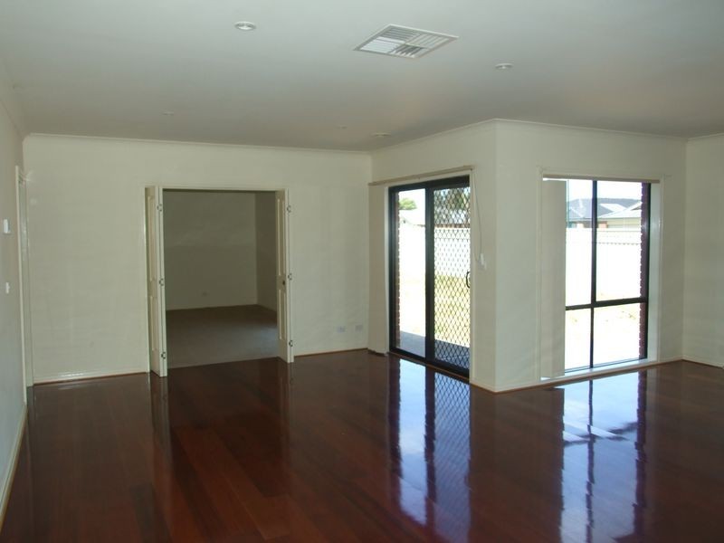 9 Wonboyn Close, Pakenham VIC 3810