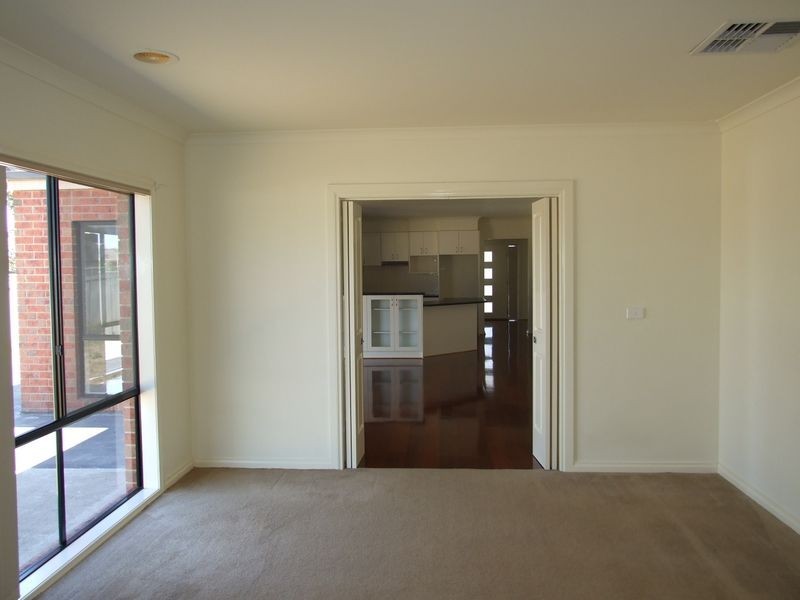 9 Wonboyn Close, Pakenham VIC 3810
