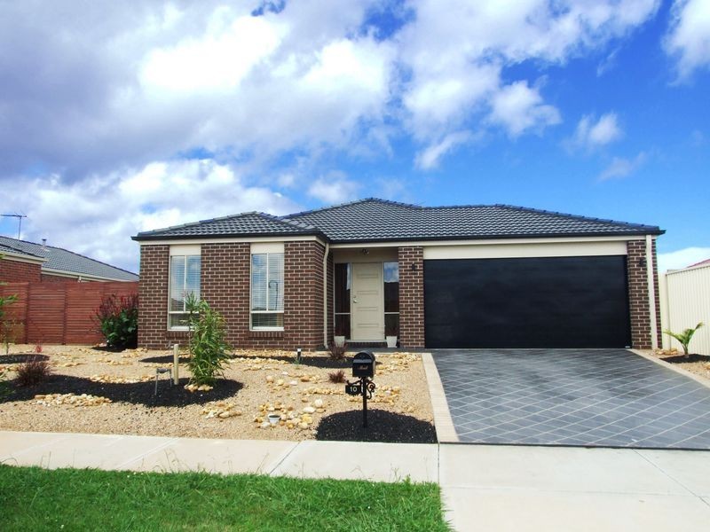 10 Delphinium Road, Pakenham VIC 3810