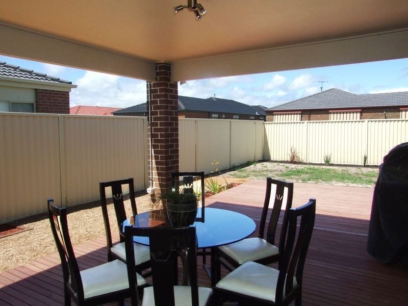 10 Delphinium Road, Pakenham VIC 3810