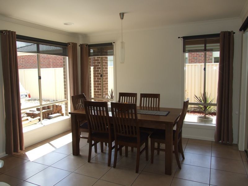 10 Delphinium Road, Pakenham VIC 3810