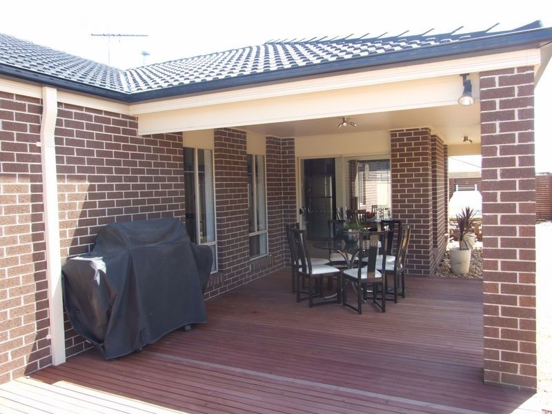 10 Delphinium Road, Pakenham VIC 3810