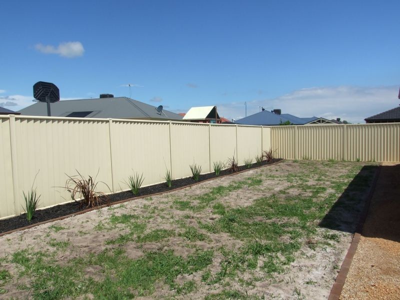 10 Delphinium Road, Pakenham VIC 3810