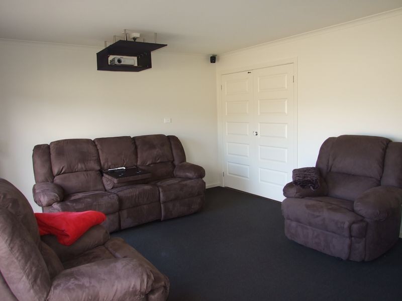 10 Delphinium Road, Pakenham VIC 3810