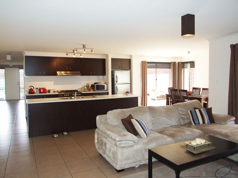 10 Delphinium Road, Pakenham VIC 3810