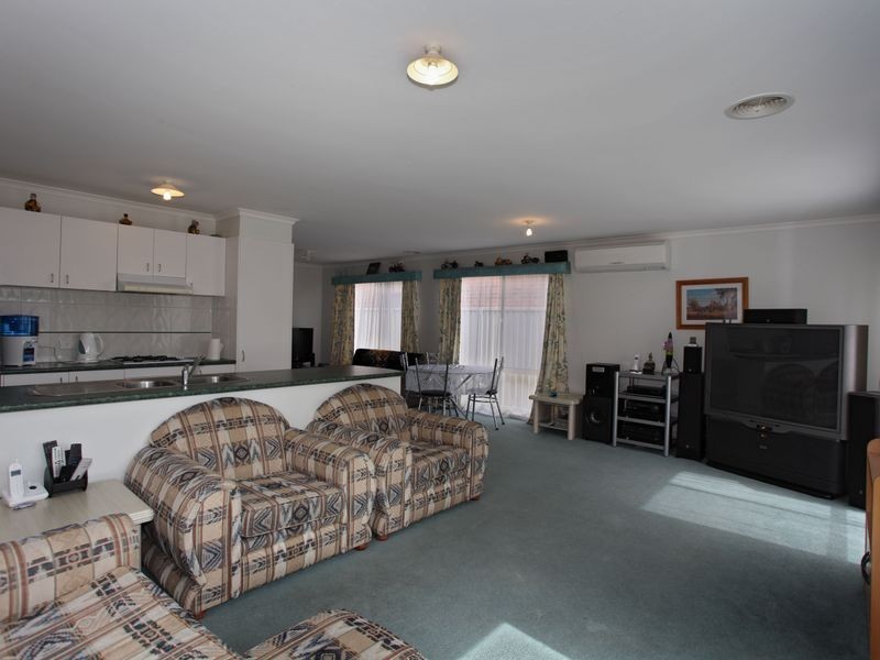 4 Ashwood Grove, Pakenham VIC 3810