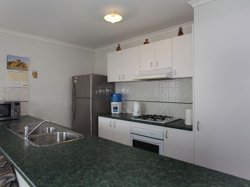 4 Ashwood Grove, Pakenham VIC 3810