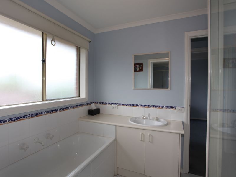 2A Clearview Court, Garfield VIC 3814