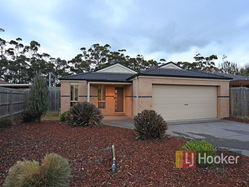 63 Wakenshaw Crescent, Pakenham VIC 3810