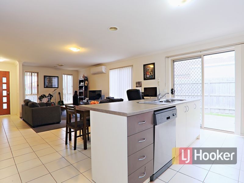 63 Wakenshaw Crescent, Pakenham VIC 3810