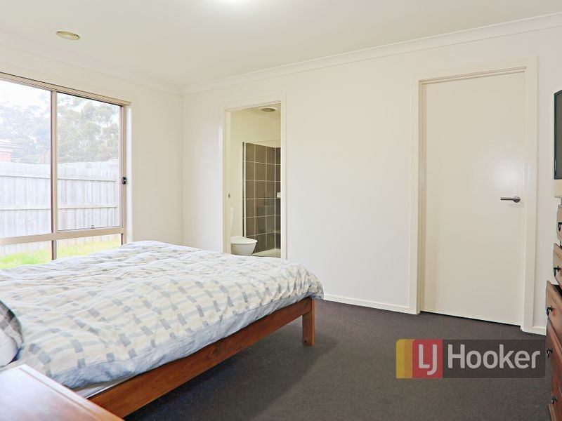 63 Wakenshaw Crescent, Pakenham VIC 3810