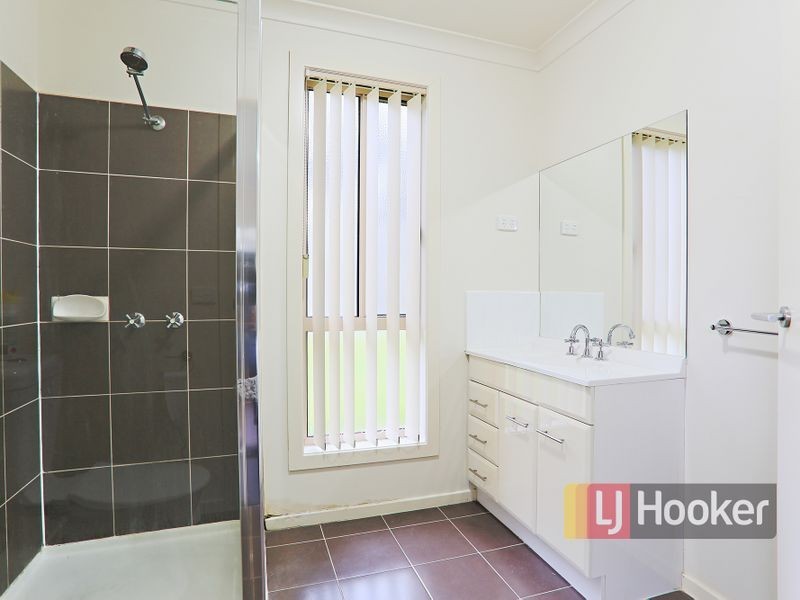 63 Wakenshaw Crescent, Pakenham VIC 3810