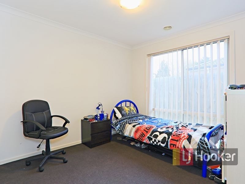 63 Wakenshaw Crescent, Pakenham VIC 3810