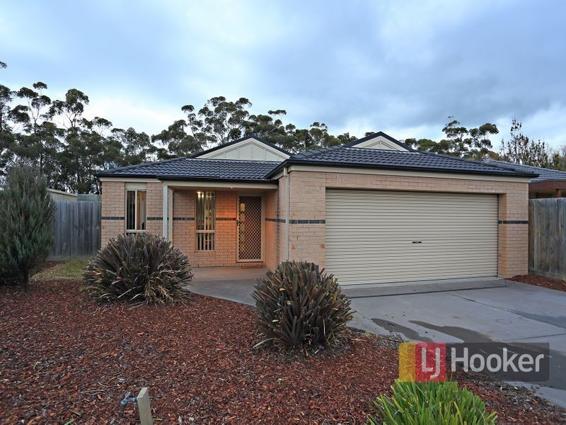 63 Wakenshaw Crescent, Pakenham VIC 3810