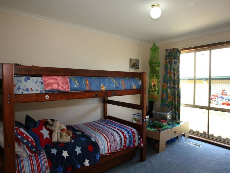 17 Garfield Road, Garfield VIC 3814