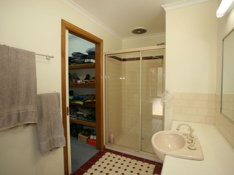 17 Garfield Road, Garfield VIC 3814