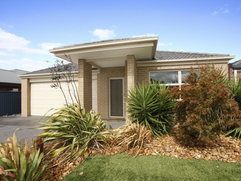 20 Kingsdale Crescent, Pakenham VIC 3810