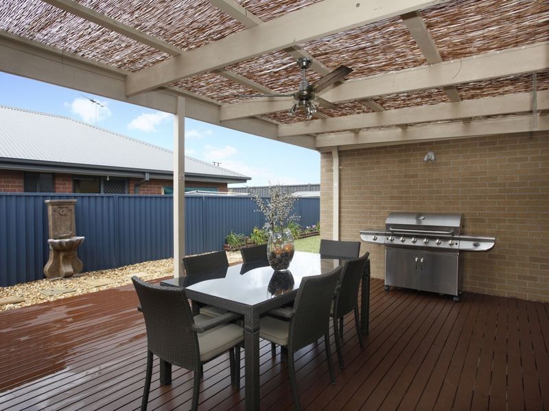 20 Kingsdale Crescent, Pakenham VIC 3810