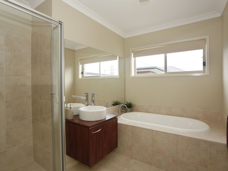 20 Kingsdale Crescent, Pakenham VIC 3810