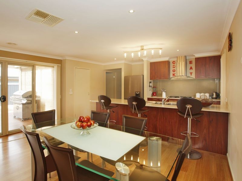 20 Kingsdale Crescent, Pakenham VIC 3810