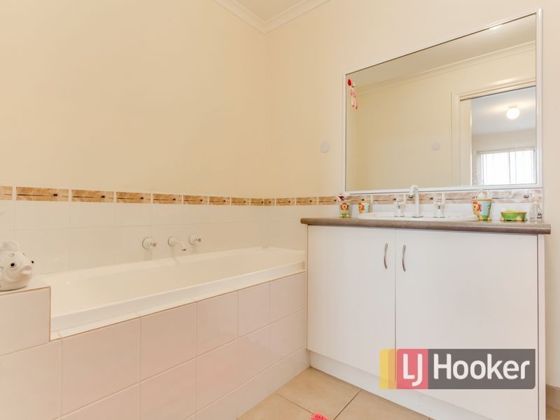 7/12 Renlik Court, Pakenham VIC 3810