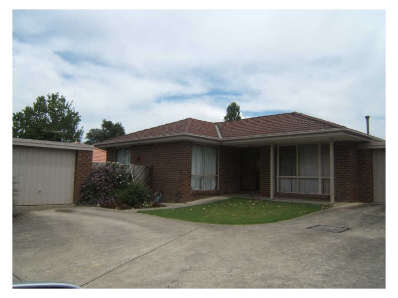 2/13-15 Princes Highway, Pakenham VIC 3810