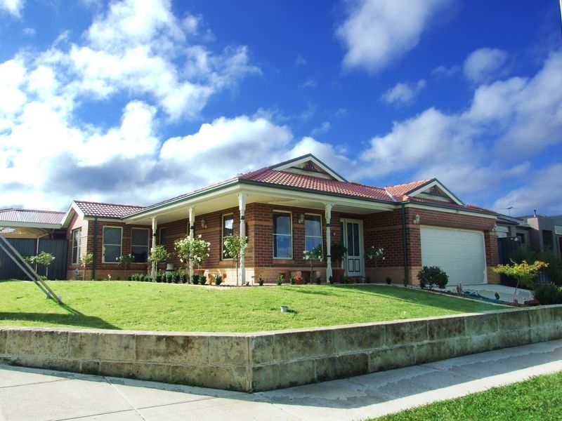 1 Caspian Chase, Pakenham VIC 3810
