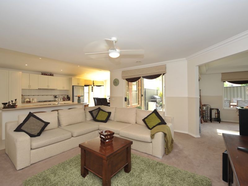 1 Caspian Chase, Pakenham VIC 3810